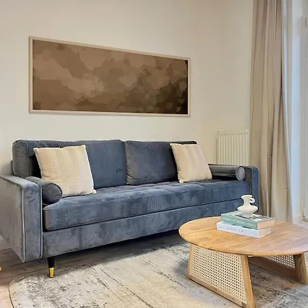 Perlmutt Mit Balkon * Husum (Schleswig-Holstein)