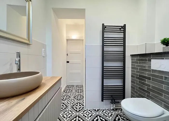 Perlmutt Mit Balkon * Husum (Schleswig-Holstein)